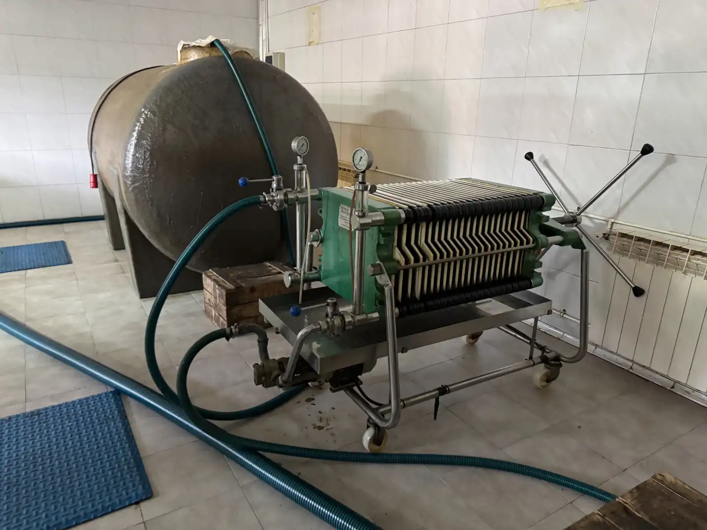 Außenansicht von Fabrikhallen zum Verkauf in Alcañiz