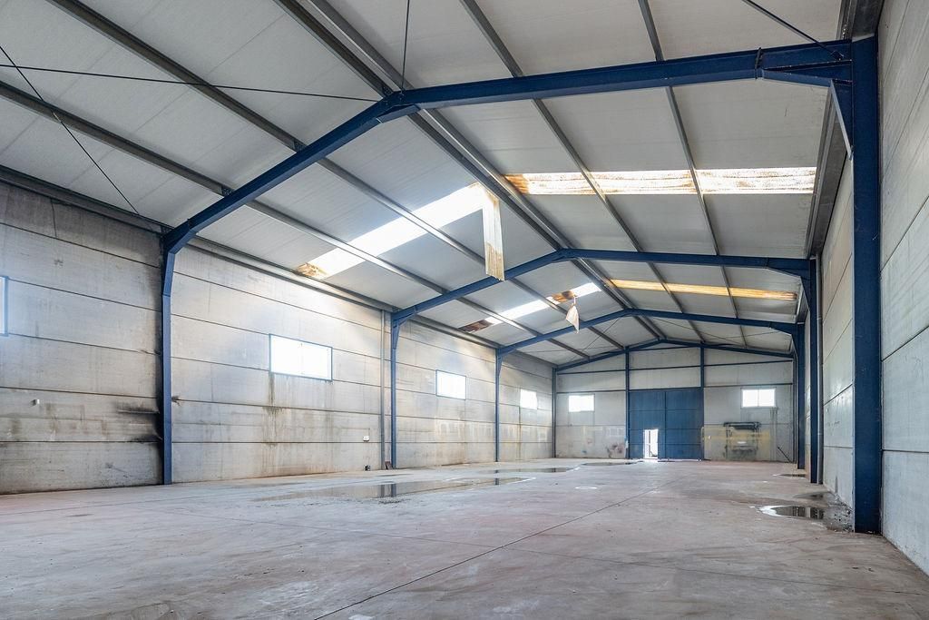 Außenansicht von Fabrikhallen zum verkauf in La Luisiana