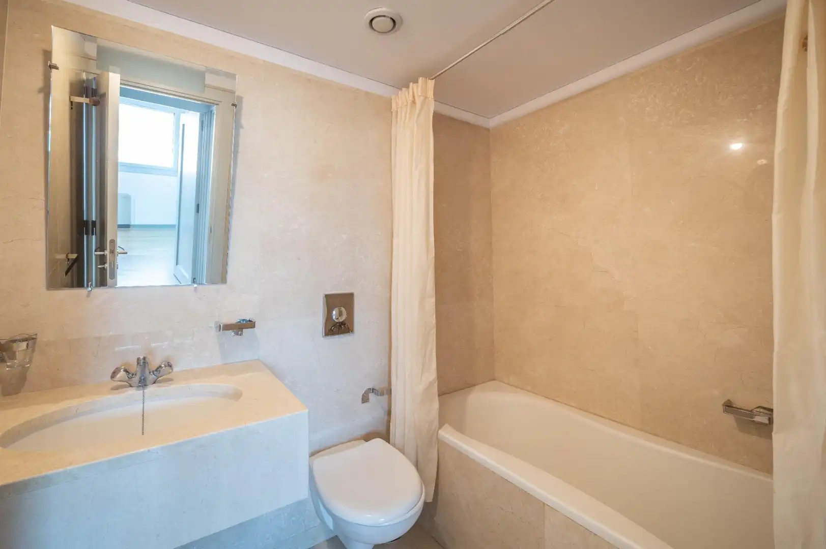 Baño de Piso en venta en Granada con Calefacción, Parquet y Alarma