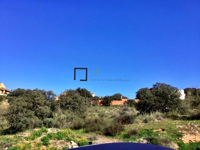 Terreno residencial en Venta en Calle Monasterio de Saint M. De Huerta, 1A en Los Cigarrales-La Bastida