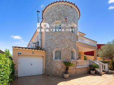 Casa amb piscina en venda a MAS NOU
