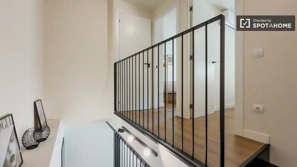 Apartament per a compartir en L'Hospitalet de Llobregat amb Aire condicionat, Terrassa i Moblat