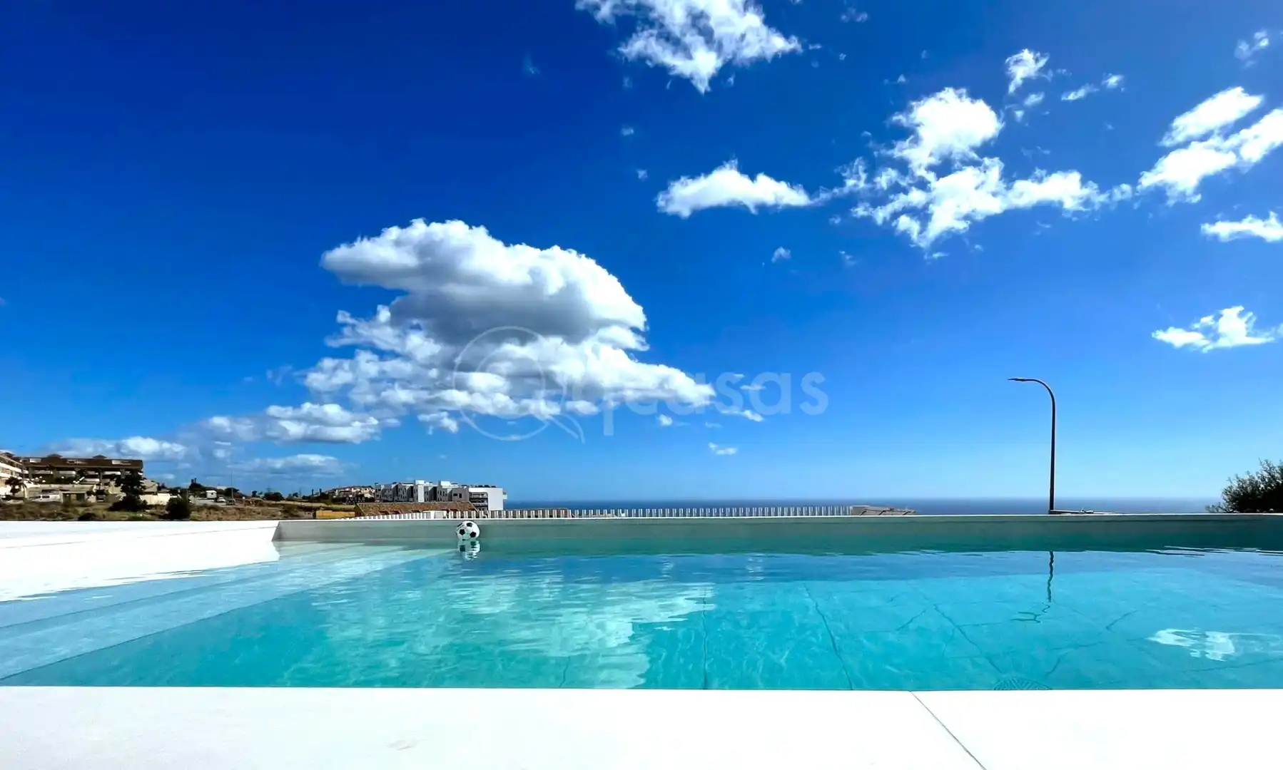 Piscina de Casa o chalet en venta en Benalmádena con Aire acondicionado, Calefacción y Jardín privado