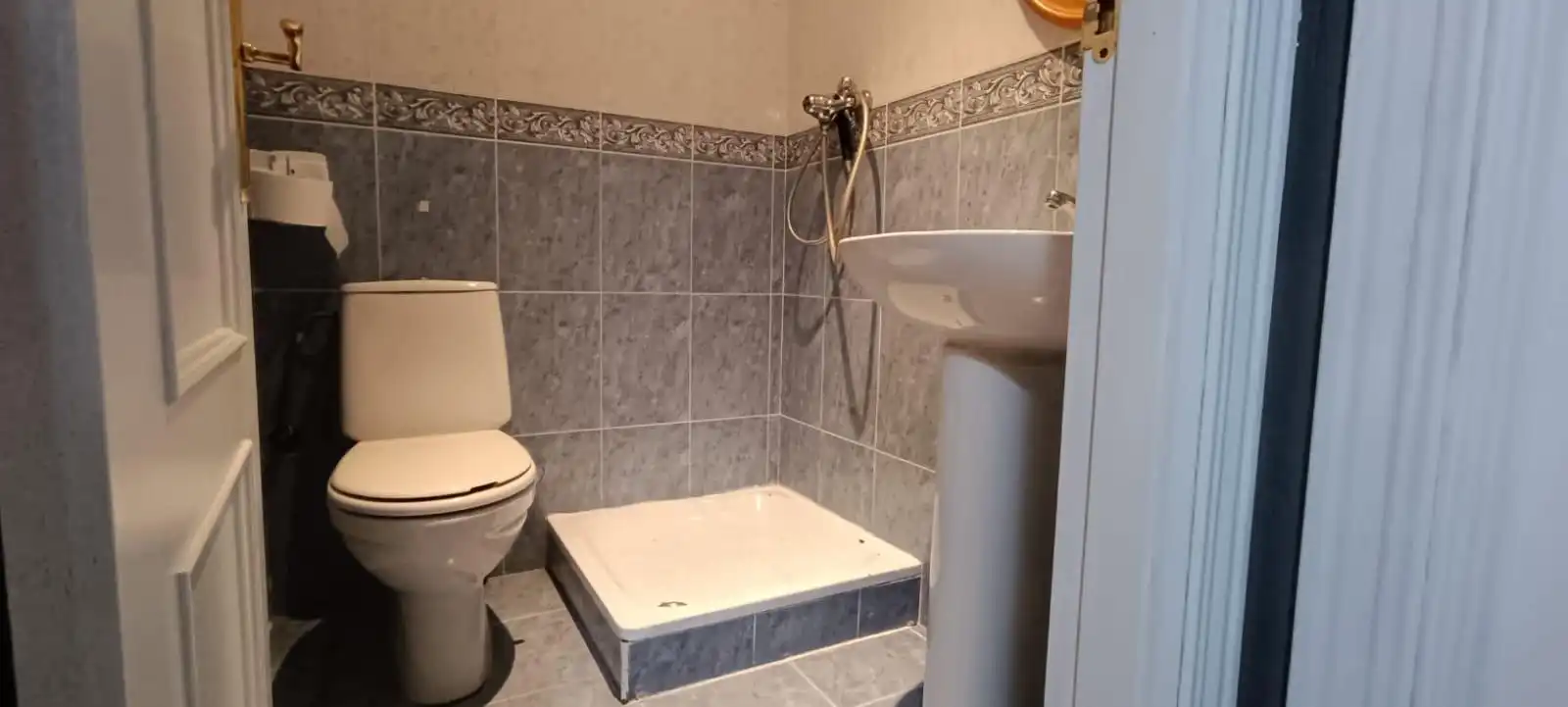 Baño de Casa adosada en venta en Monfarracinos con Calefacción, Jardín privado y Terraza