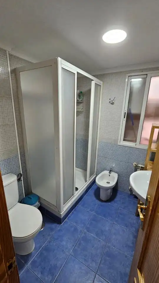 Badezimmer von Wohnung zum Verkauf in Granada mit Möbliert