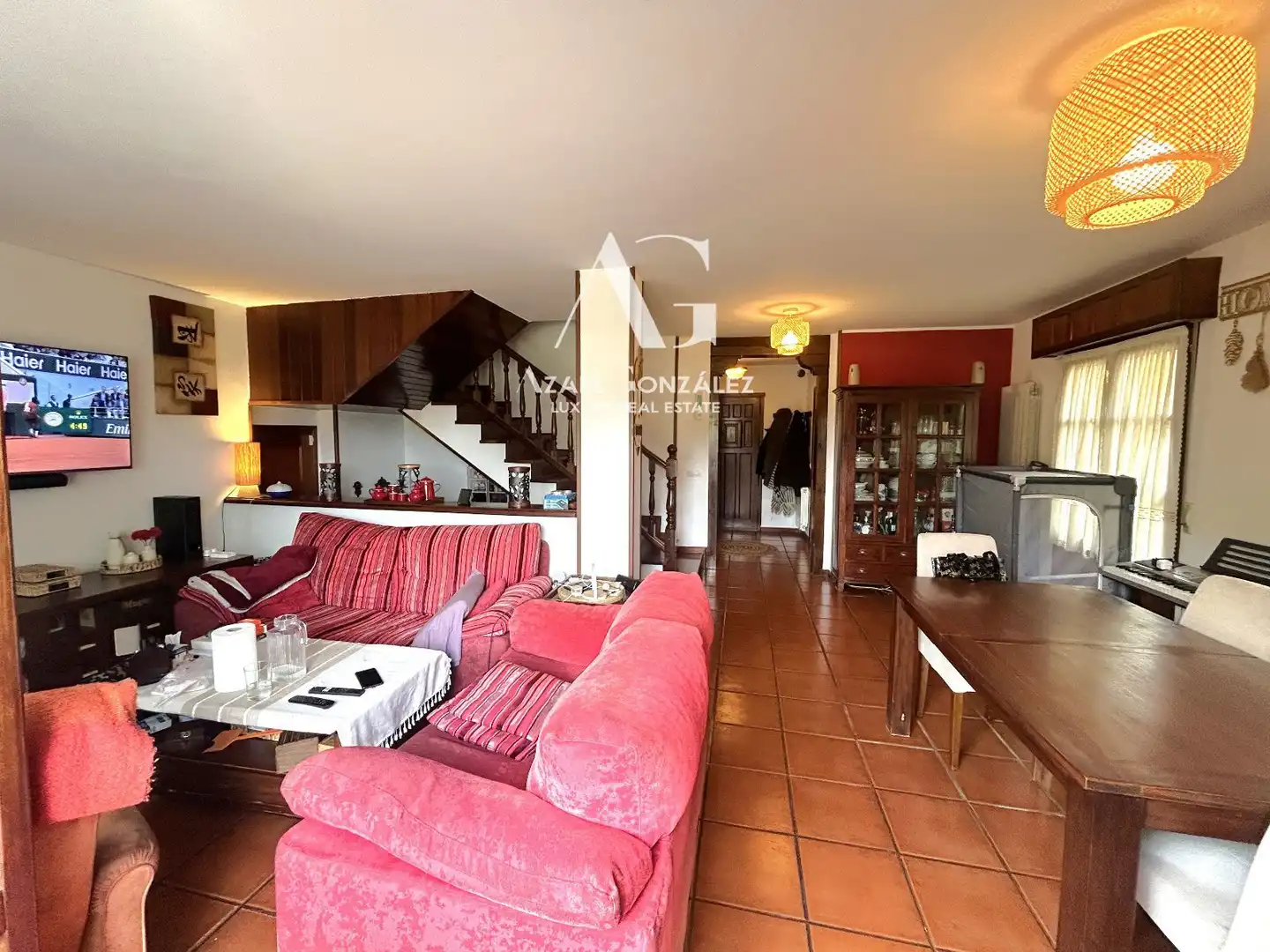 Sala de estar de Casa adosada en venta en Cabezón de la Sal con Calefacción, Jardín privado y Terraza
