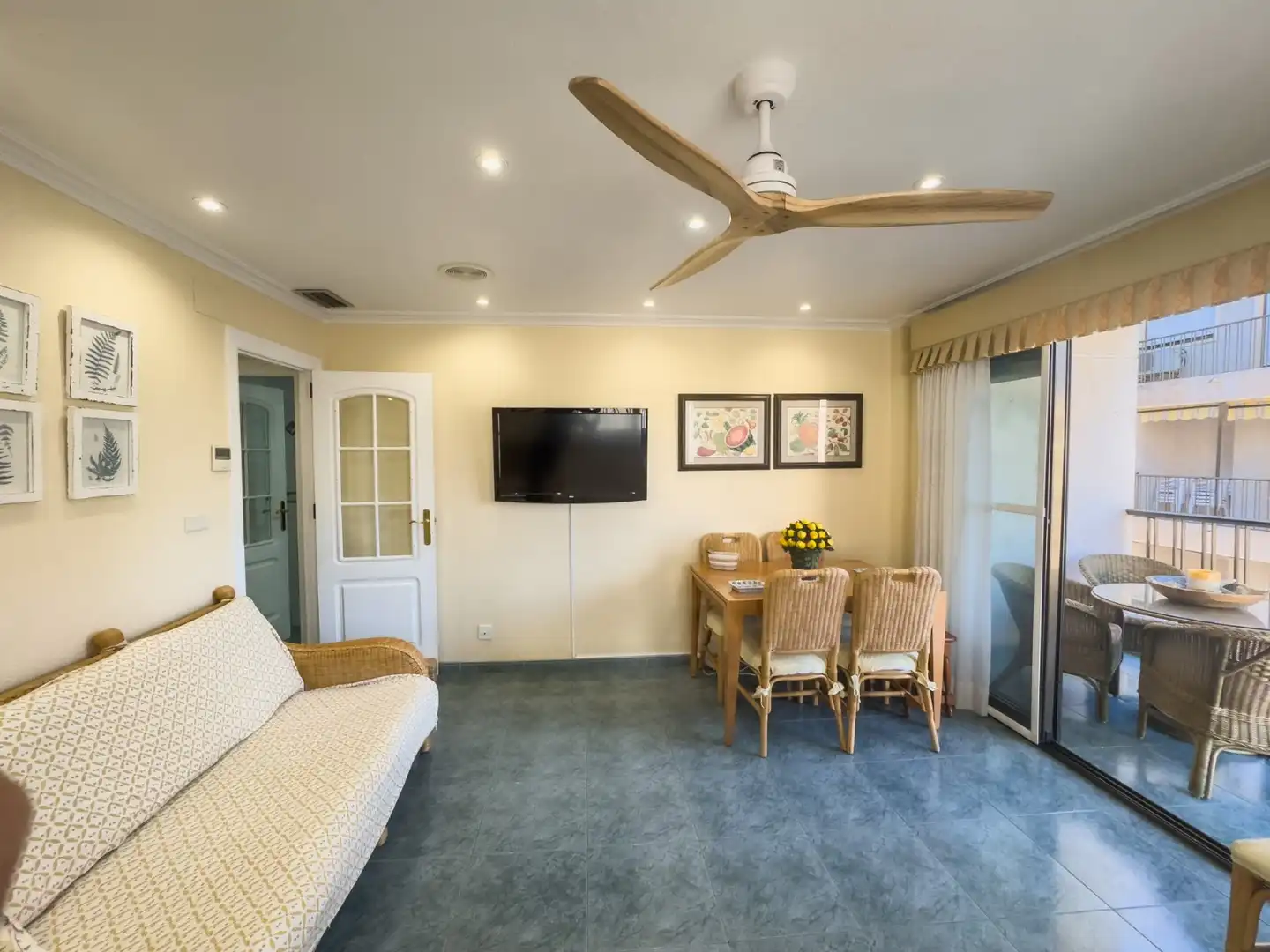 Sala d'estar de Apartament de lloguer en Santa Pola amb Terrassa, Moblat i Forn