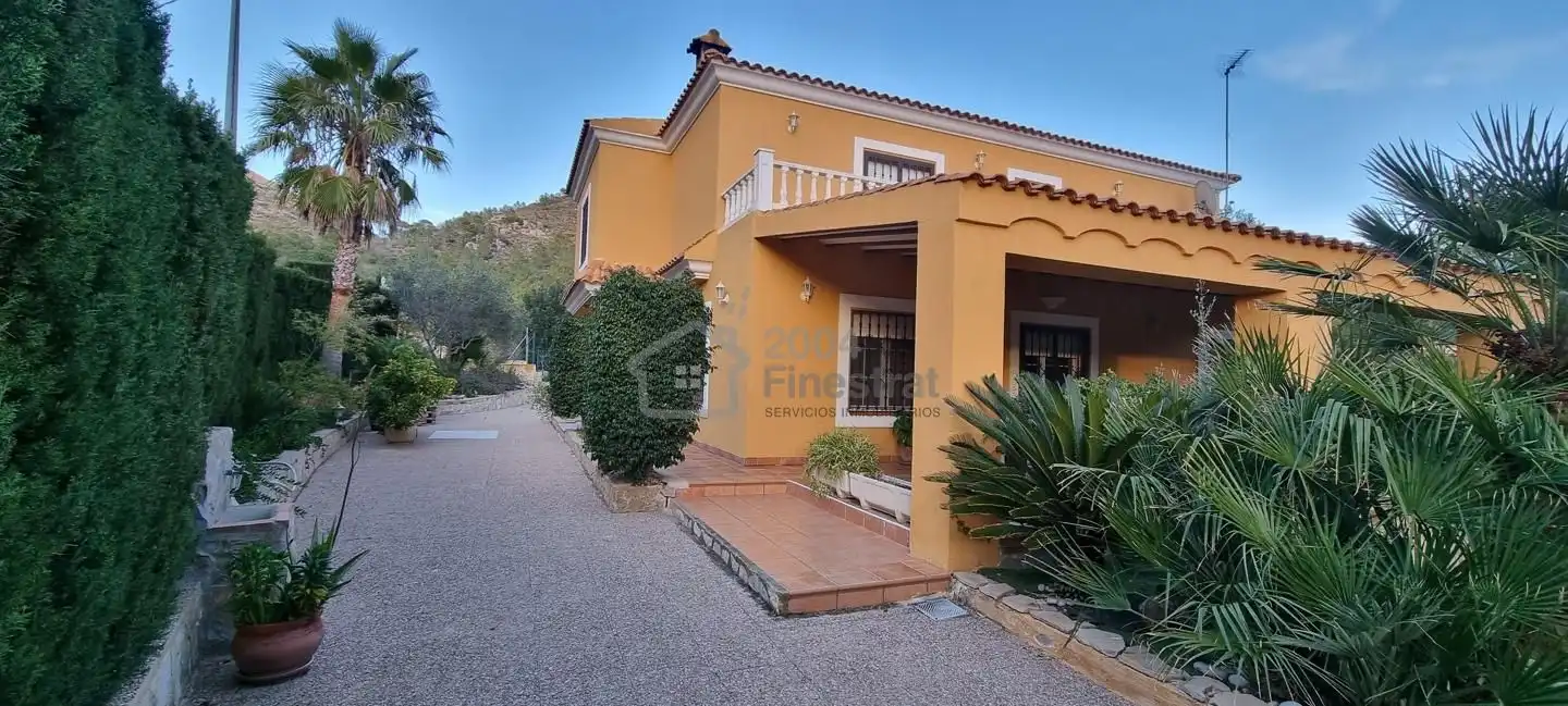 Vista exterior de Casa o chalet en venta en Finestrat con Aire acondicionado, Jardín privado y Terraza