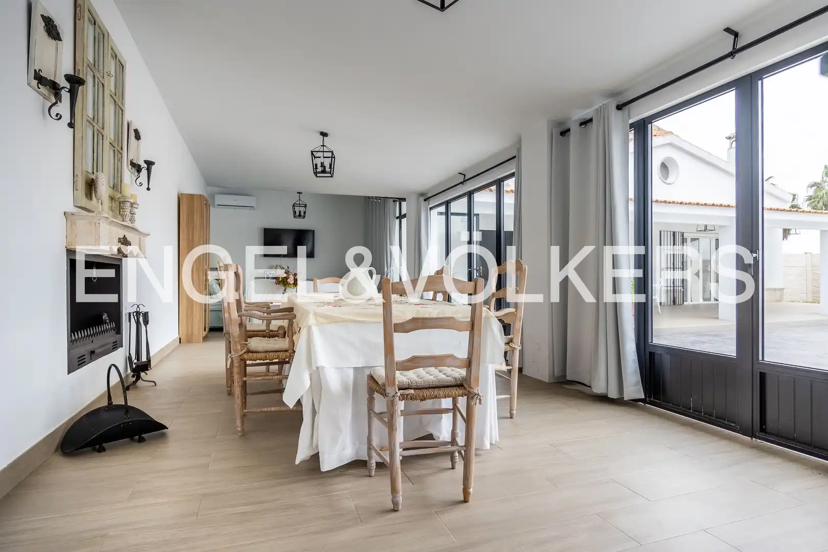 Comedor de Finca rústica en venta en Lora del Río con Aire acondicionado, Calefacción y Jardín privado