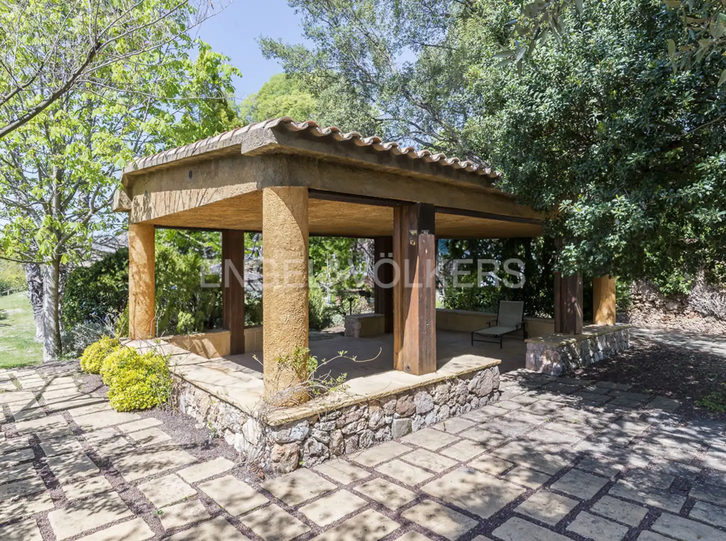 Garden of Buildings for sale in Gelida