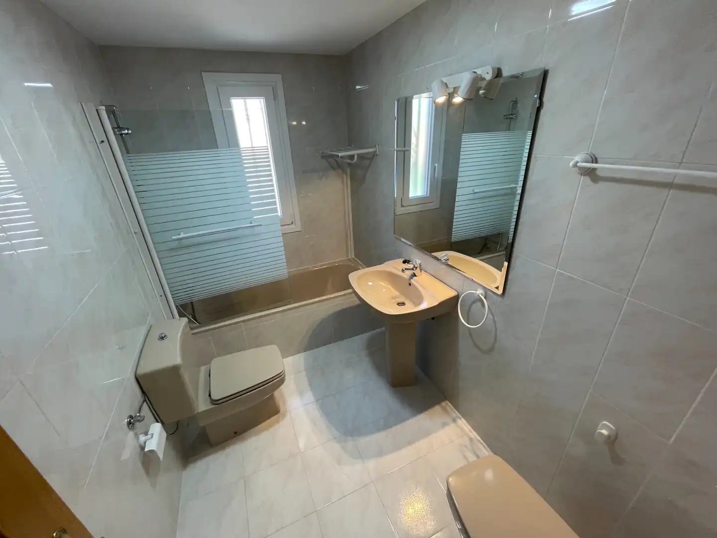 Baño de Casa o chalet de alquiler en San Agustín del Guadalix con Aire acondicionado, Calefacción y Jardín privado