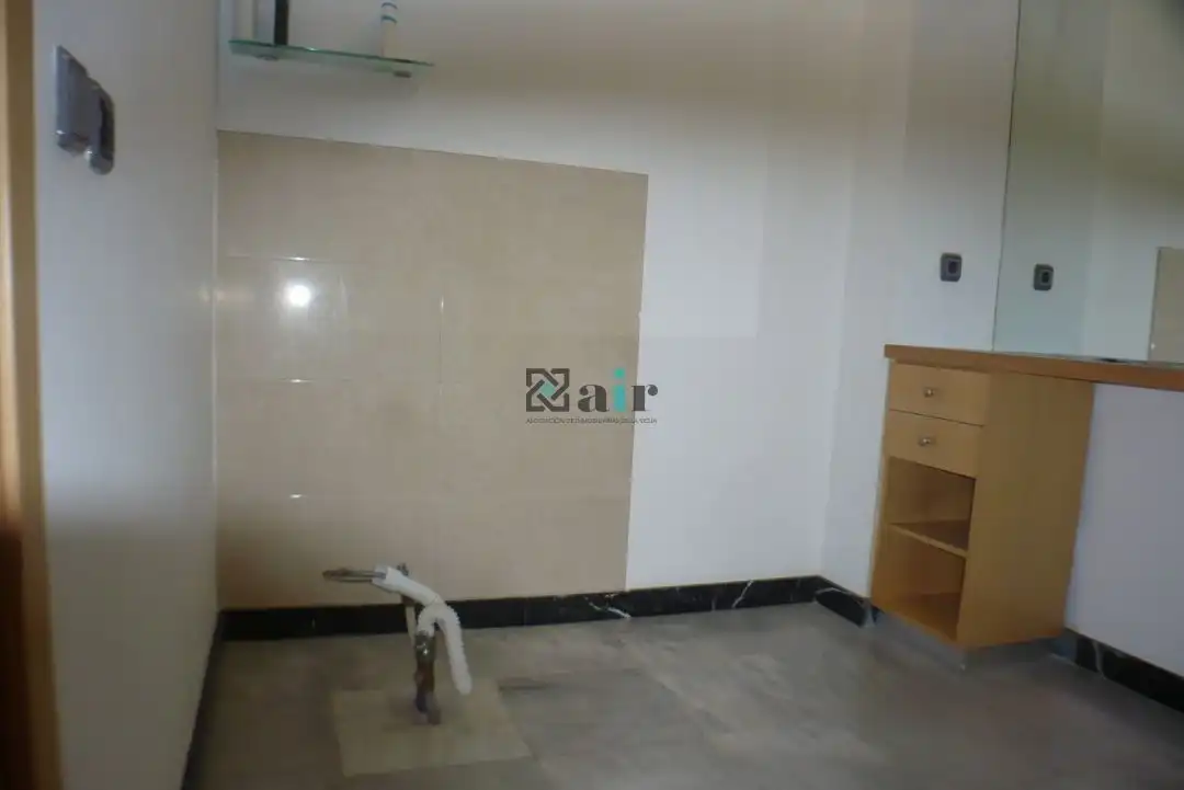 Business premises to rent in Calle Lardero, imagen 4