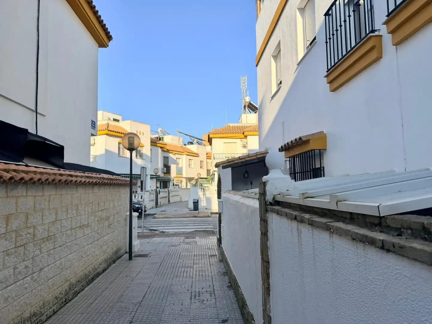 Vista exterior de Casa adosada en venda en San Fernando amb Balcó