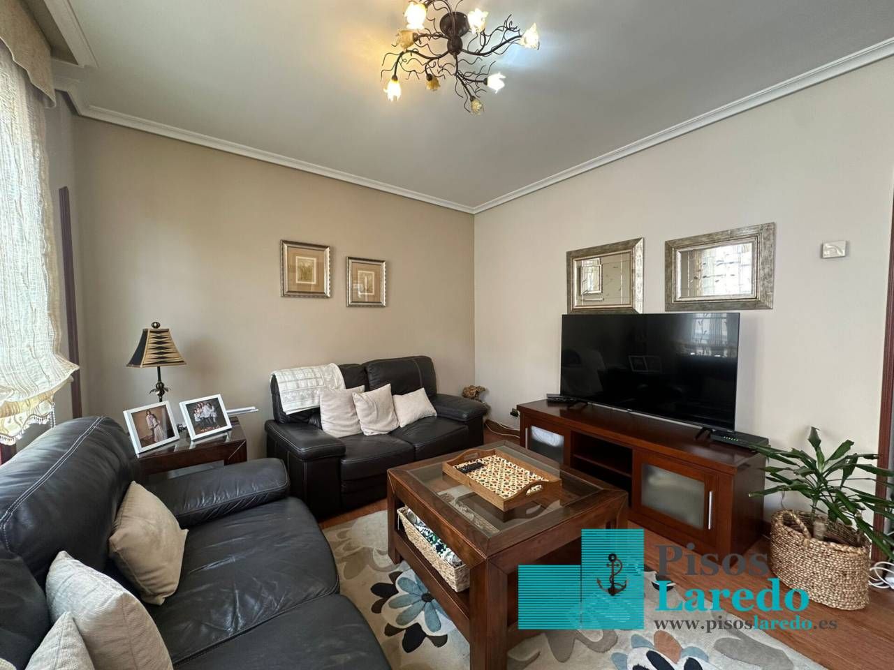 Sala d'estar de Dúplex en venda en Laredo amb Calefacció, Parquet i Terrassa