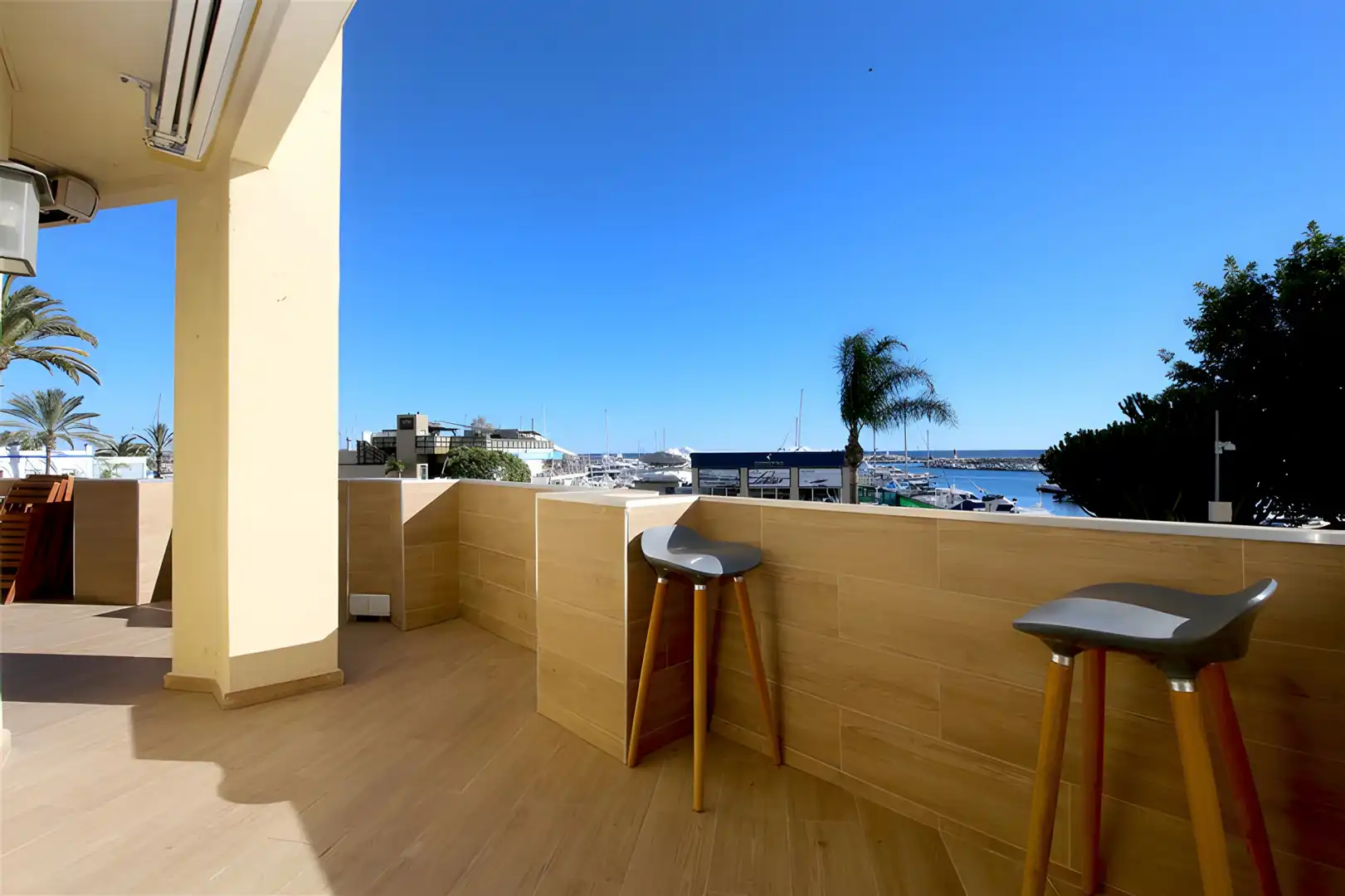 Apartament amb terrassa en venda a Estepona Pueblo
