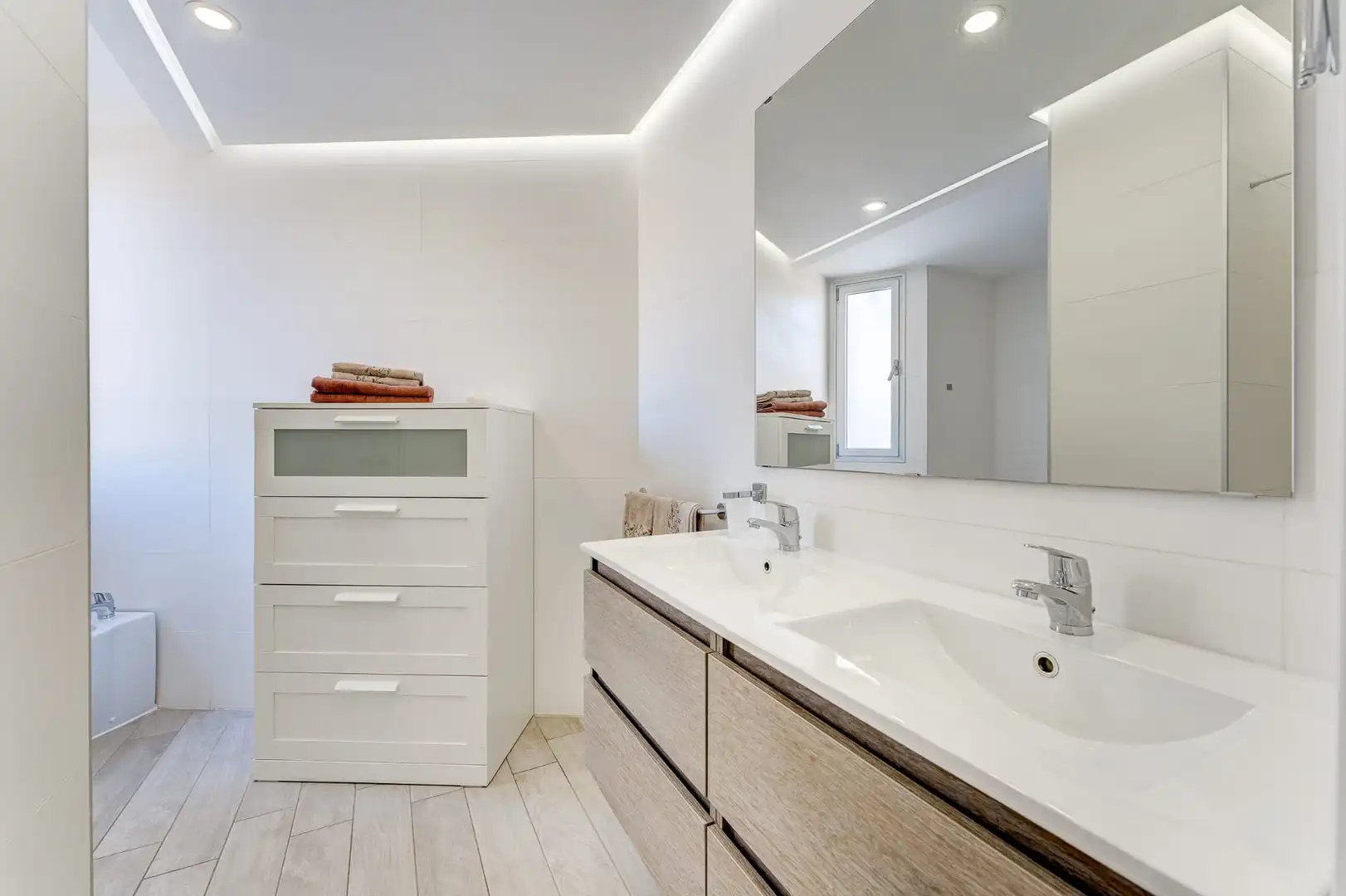 Bany de Apartament en venda en Adeje amb Terrassa, Piscina i Moblat