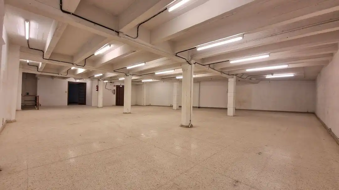 Fabrikhallen zur Miete in Donostia - San Sebastián 