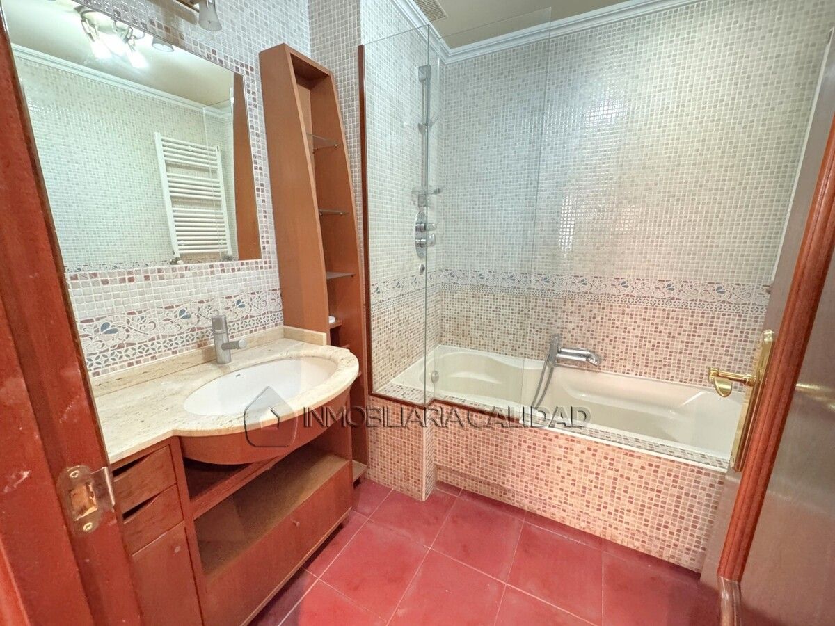 Bathroom of Flat for sale in Burgos Capital  with Heating, Terrace and Storage room
