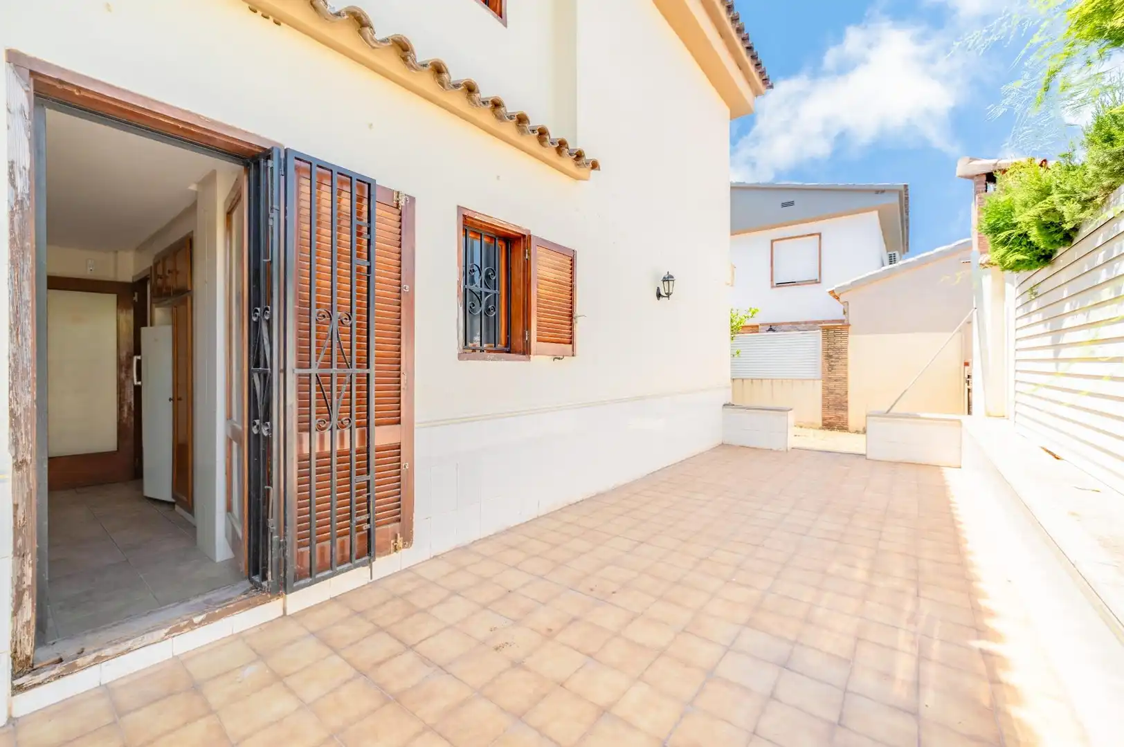 Vista exterior de Casa o xalet en venda en Benicasim / Benicàssim amb Balcó i Piscina comunitària