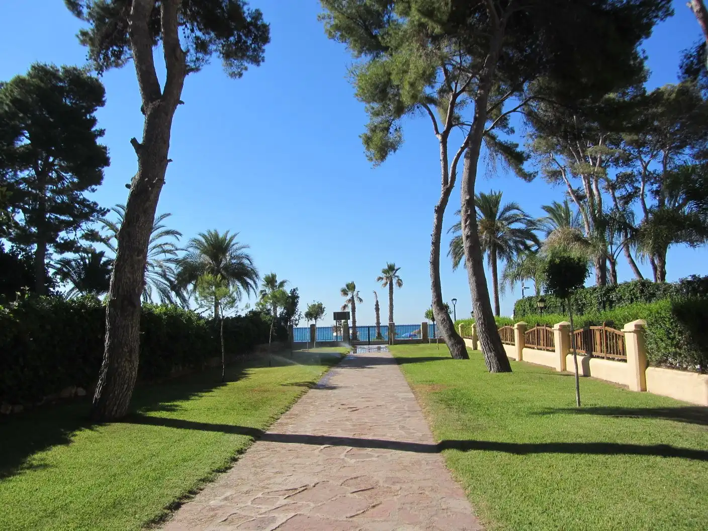 Jardín de Apartamento de alquiler en Benicasim / Benicàssim con Terraza, Amueblado y Lavadora