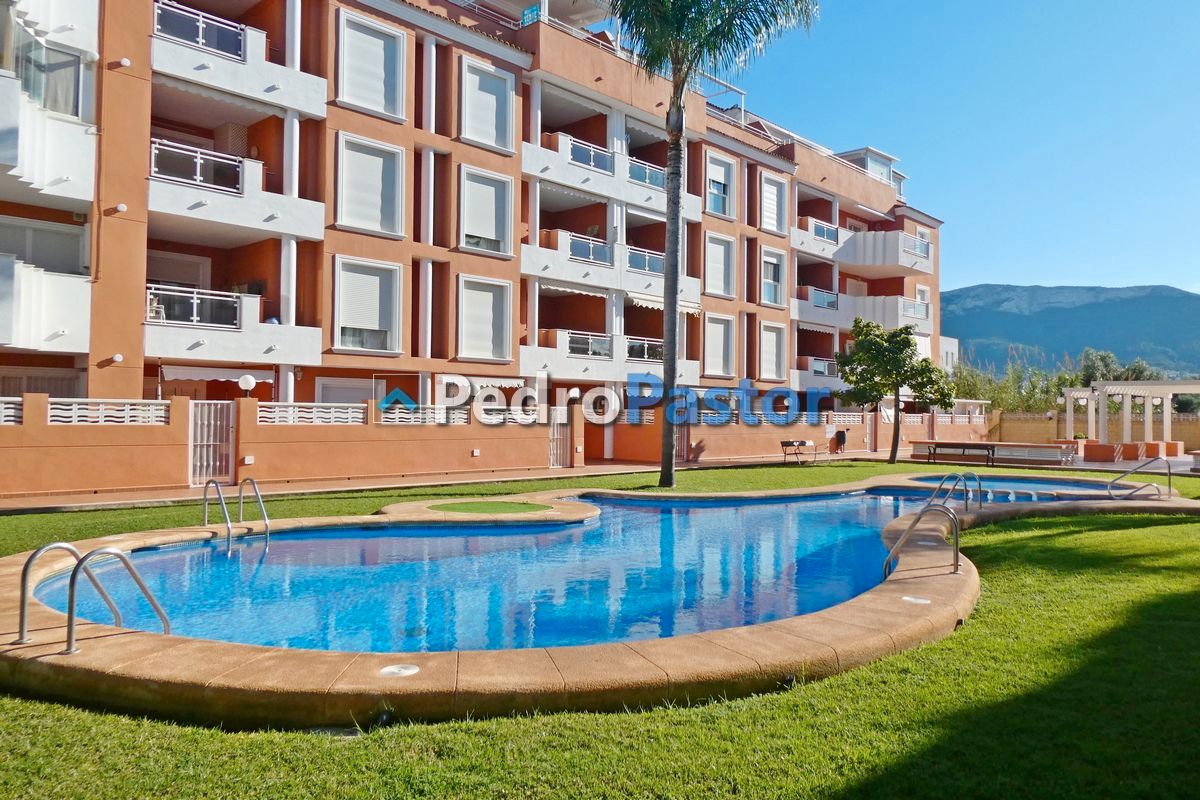 Vista exterior de Apartament en venda en Dénia amb Aire condicionat, Calefacció i Jardí privat