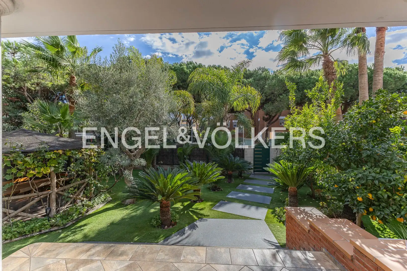 Vista exterior de Casa o xalet de lloguer en Gavà amb Aire condicionat, Calefacció i Jardí privat