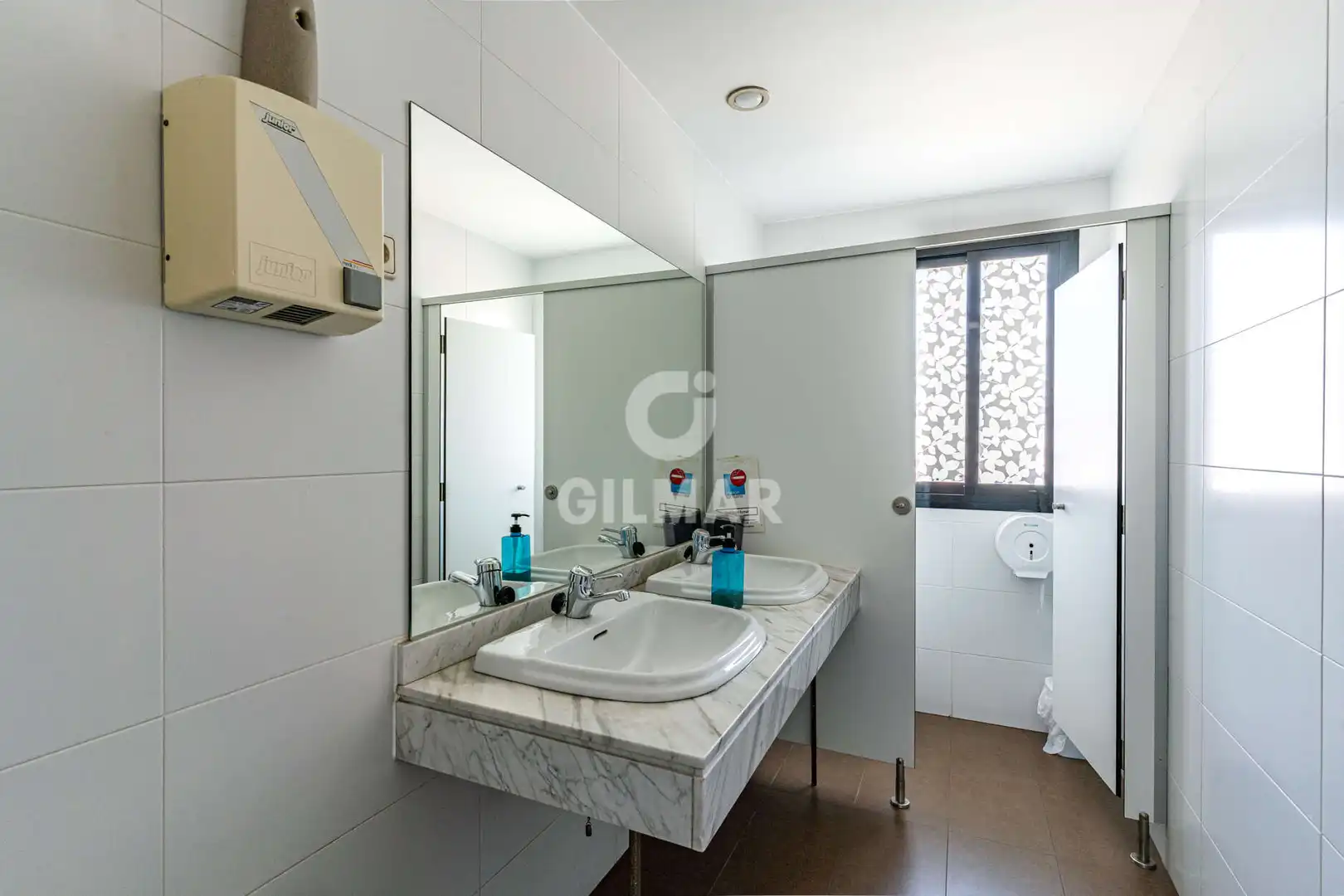 Badezimmer von Büro zum Verkauf in Pozuelo de Alarcón mit Heizung
