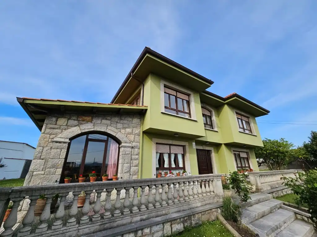 Vista exterior de Casa o chalet en venta en Avilés