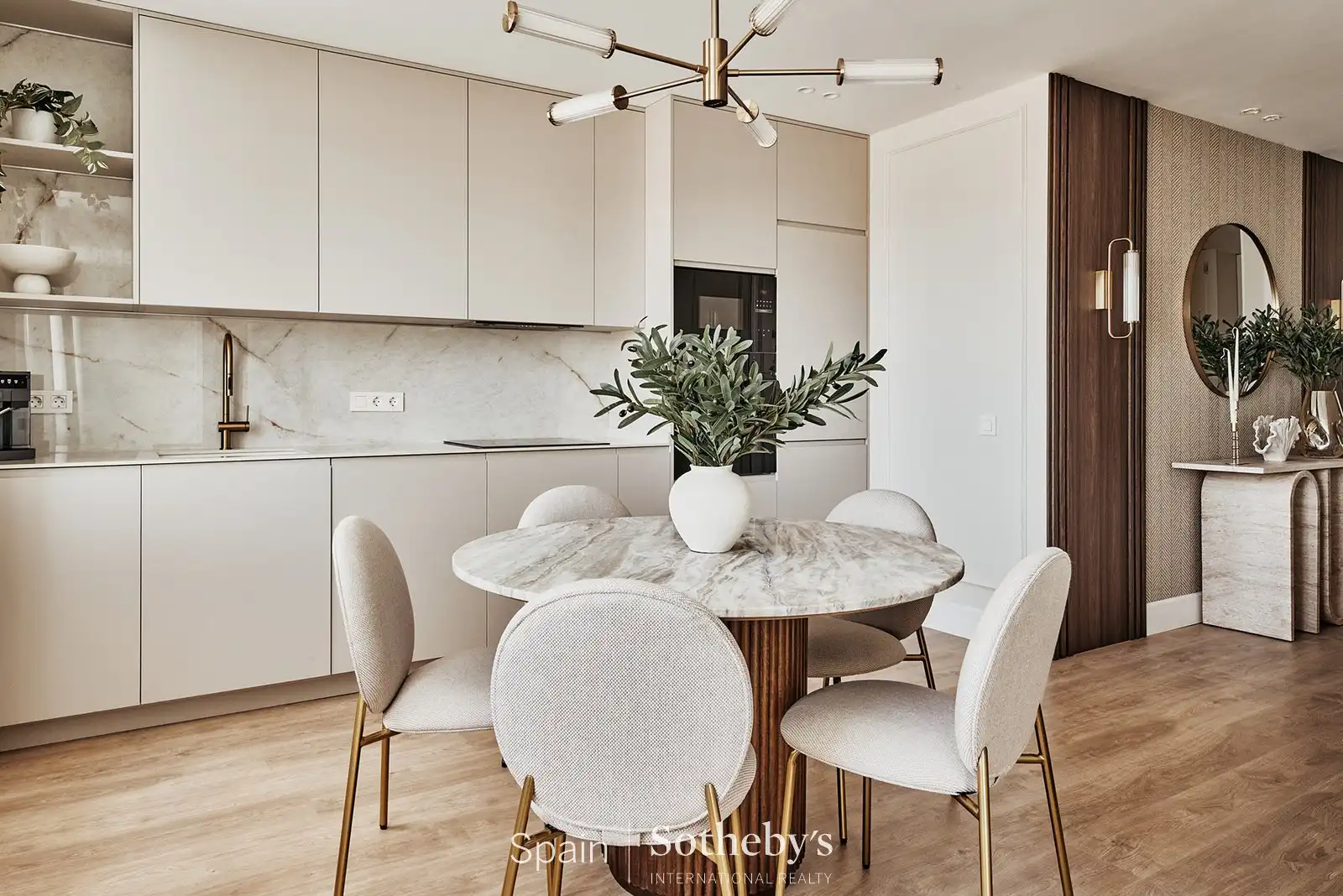 Menjador de Apartament en venda en Madrid amb Aire condicionat i Terrassa