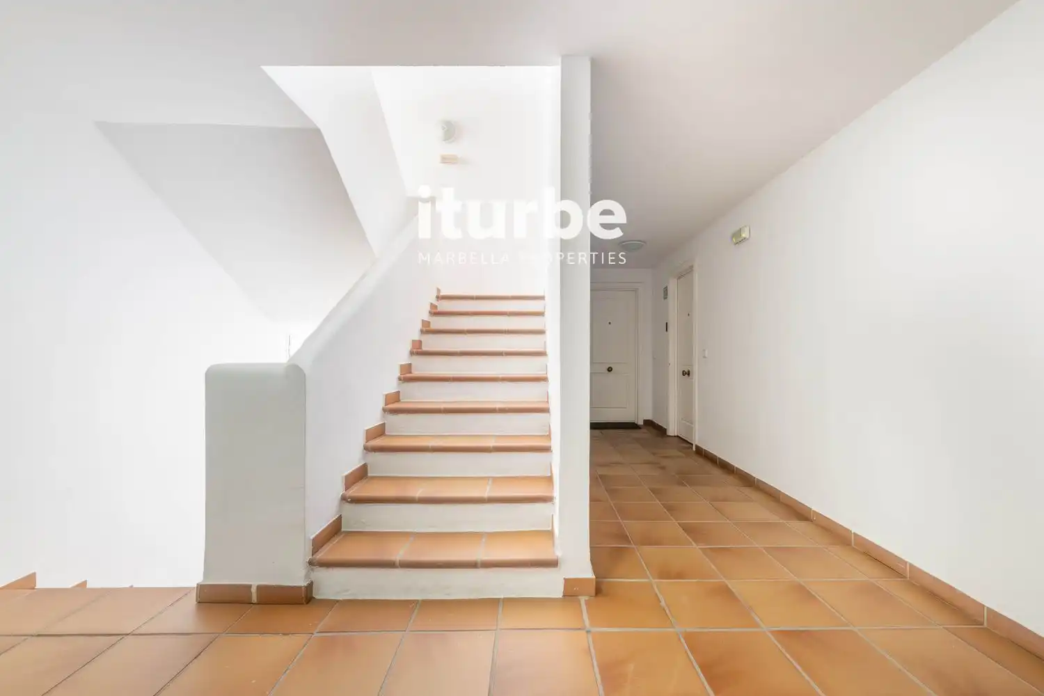 Maisonette zum Verkauf in Marbella mit Klimaanlage, Terrasse und Abstellraum