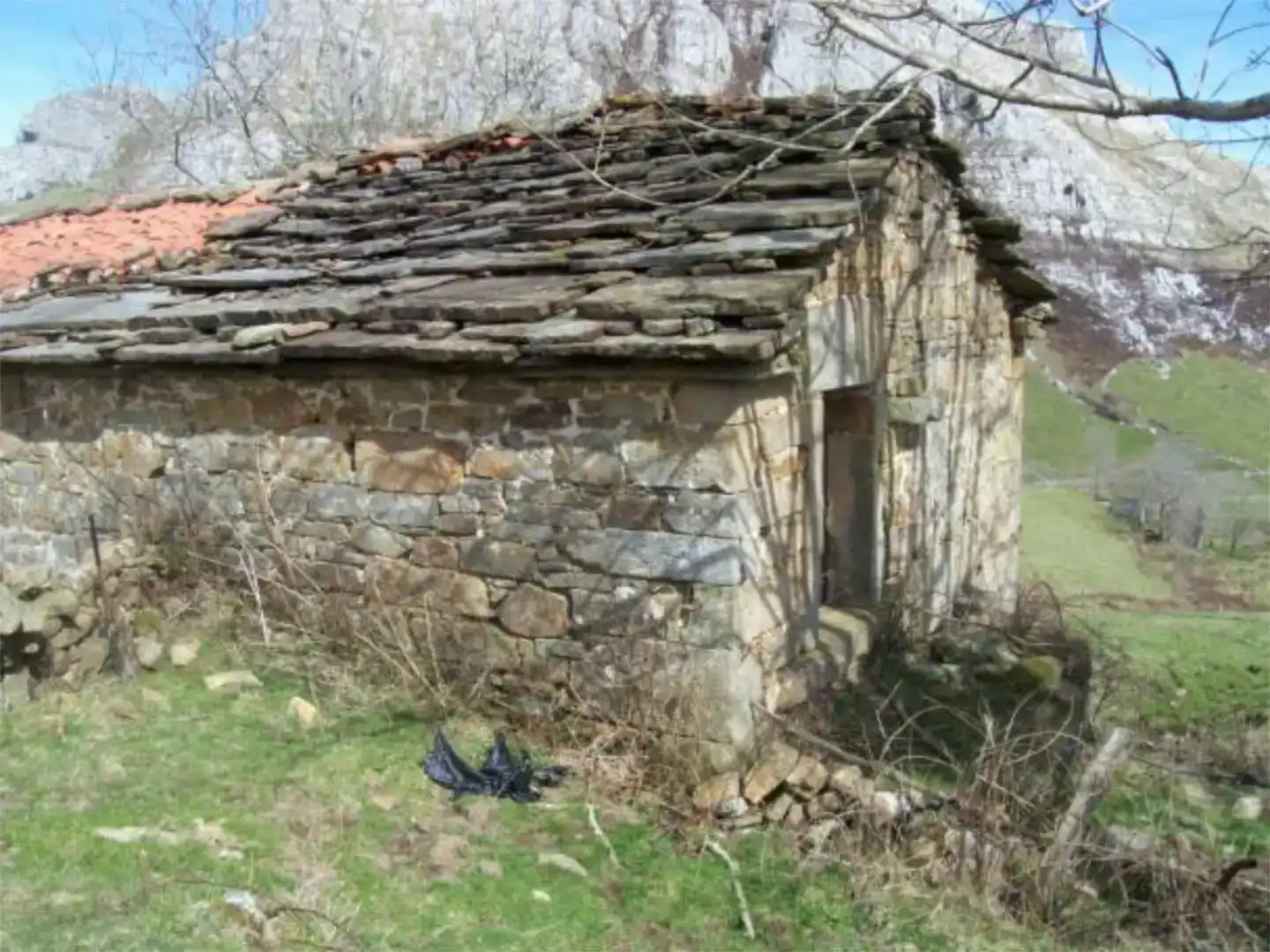Vista exterior de Piso en venta en Miera