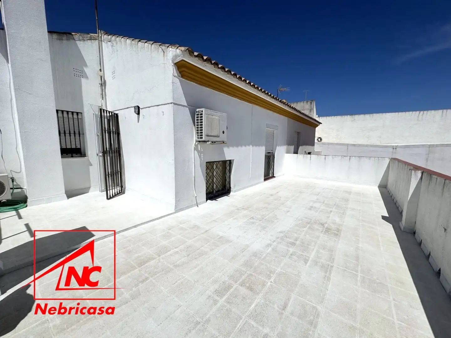 Exterior view of Houses for sale in Lebrija  with Air Conditioner and Private garden