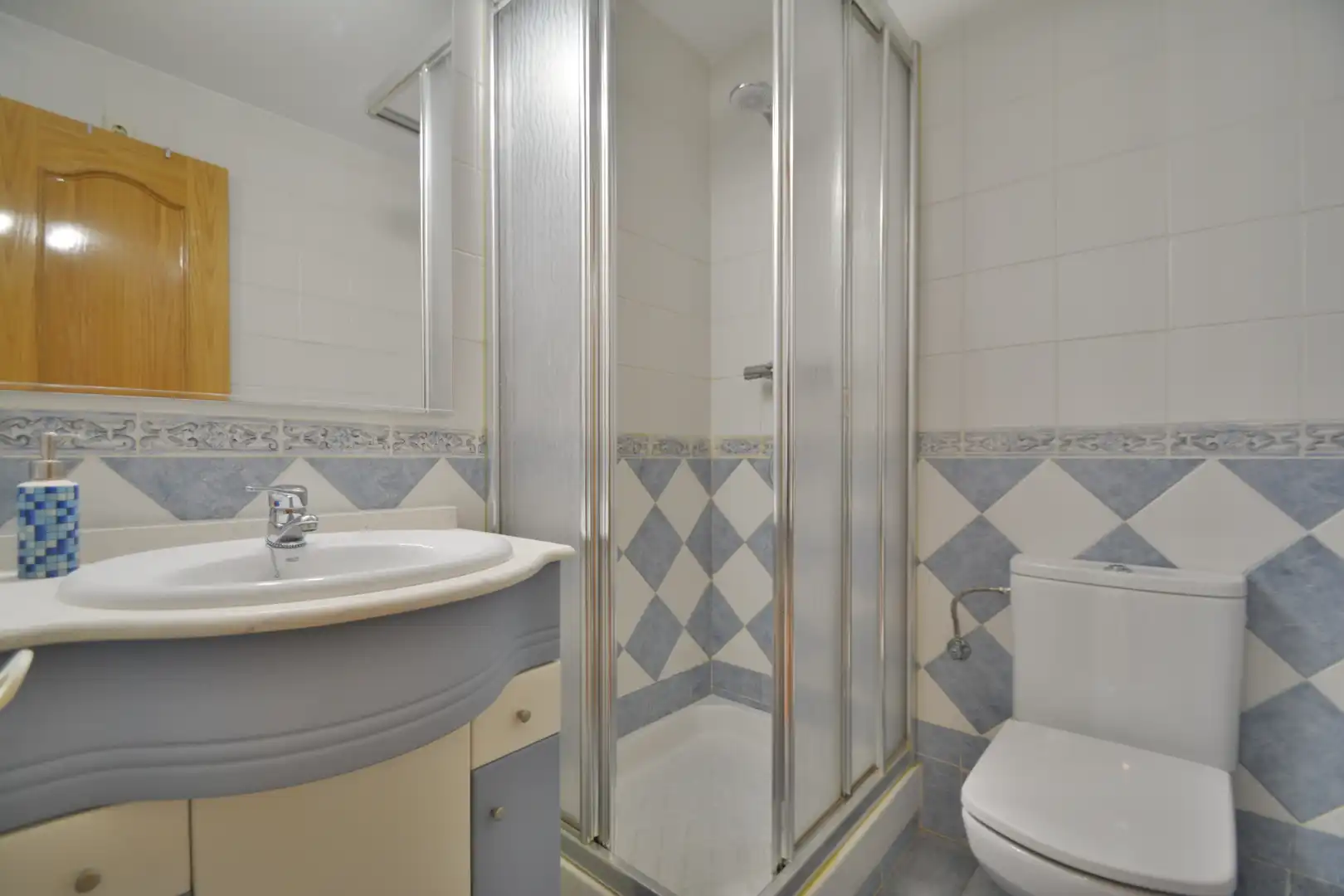 Baño de Piso de alquiler en Madrid con Aire acondicionado, Trastero y Amueblado