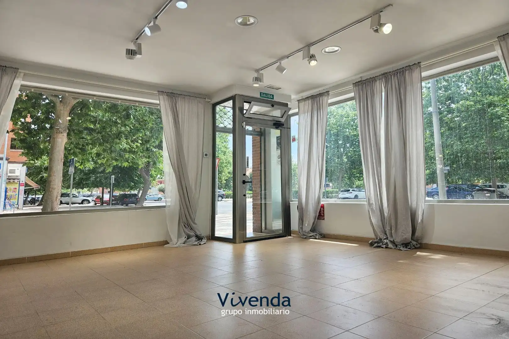 Commercial properties for rent in Humanes de Madrid  with Air Conditioner
