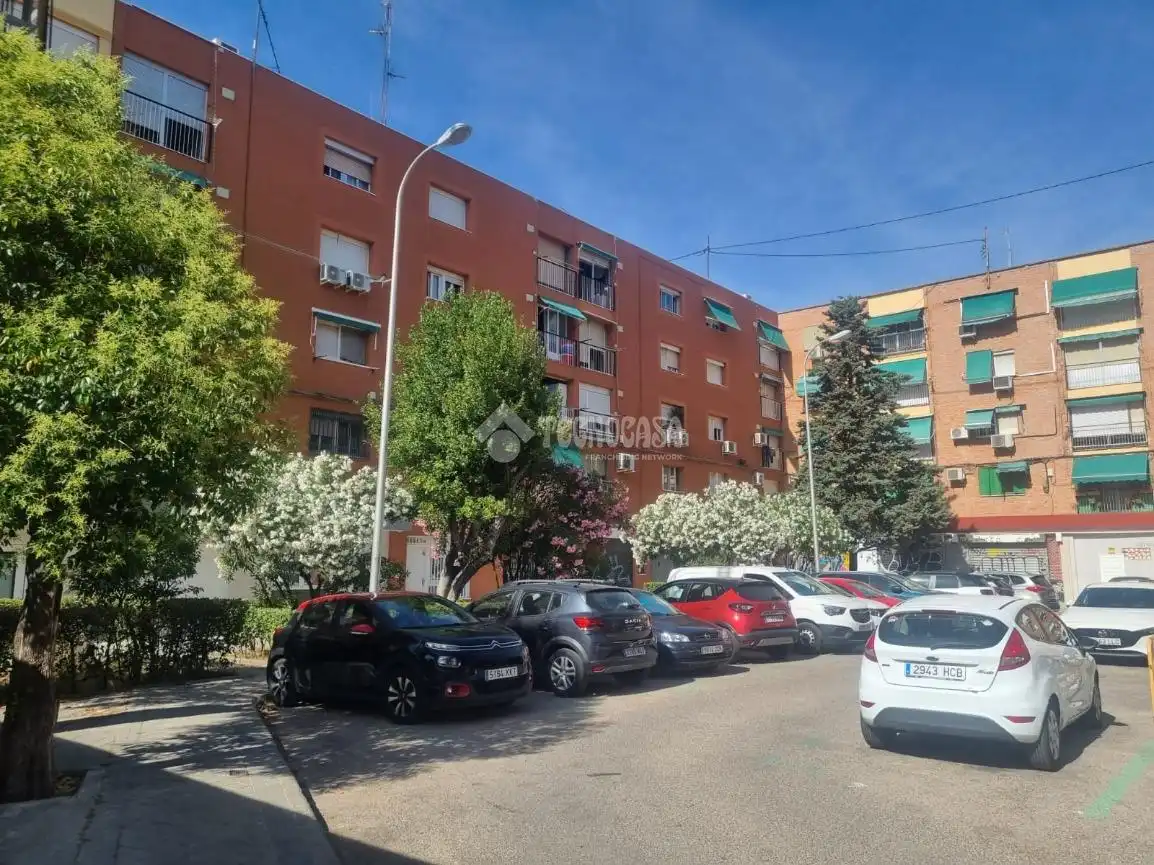 Vista exterior de Pis en venda en Madrid amb Calefacció i Balcó