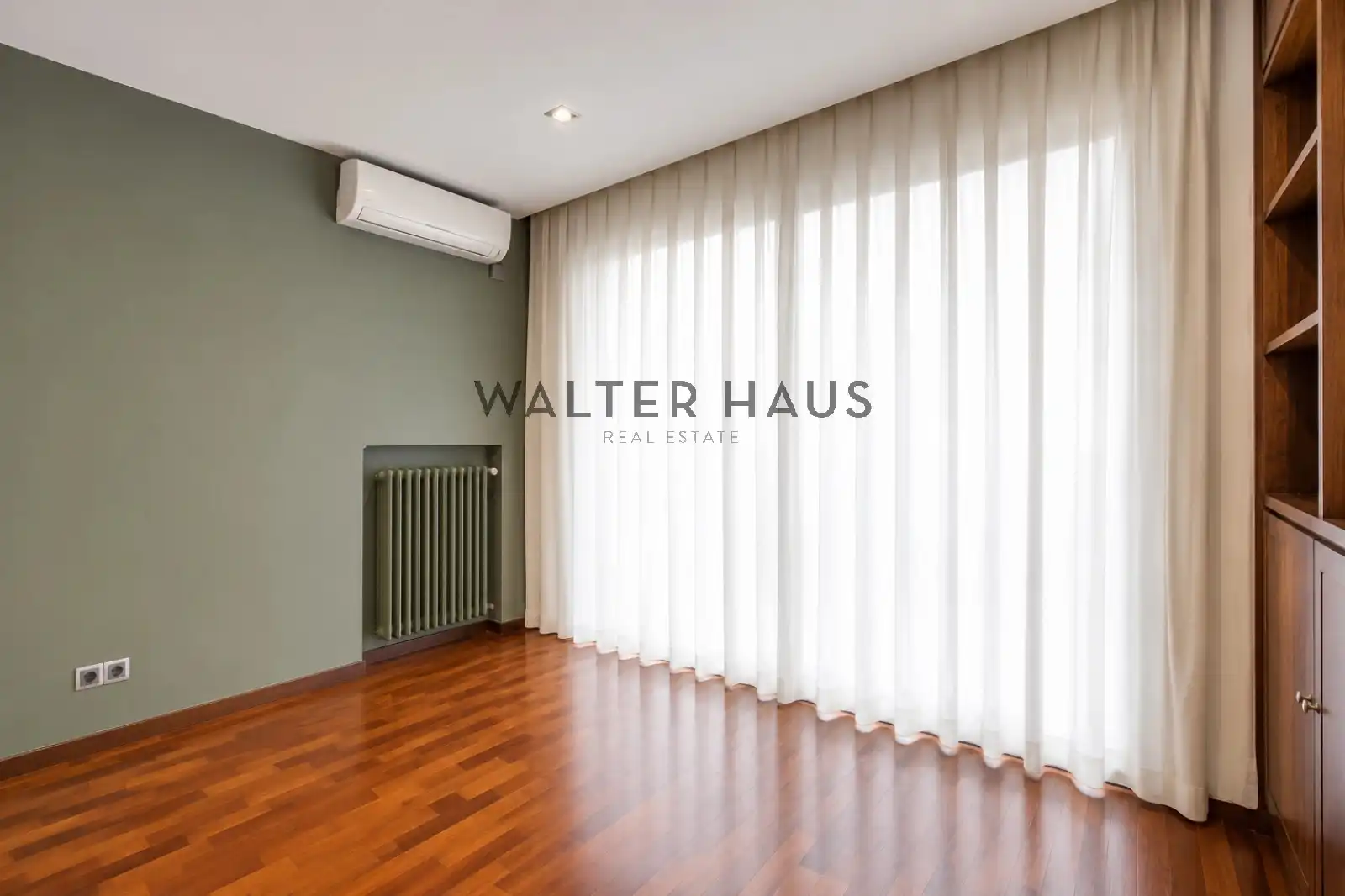 Sala de estar de Piso en venta en Barcelona con Aire acondicionado y Balcón