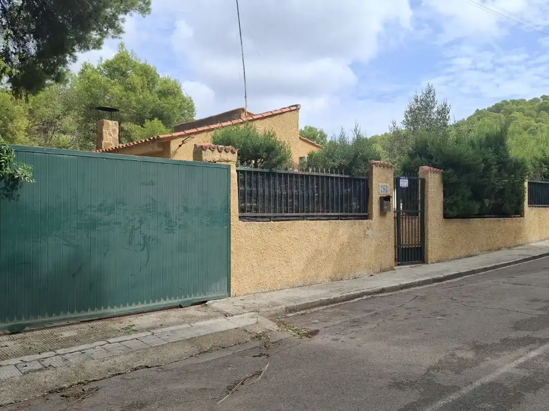 Vista exterior de Casa o xalet en venda en Náquera amb Aire condicionat, Terrassa i Piscina