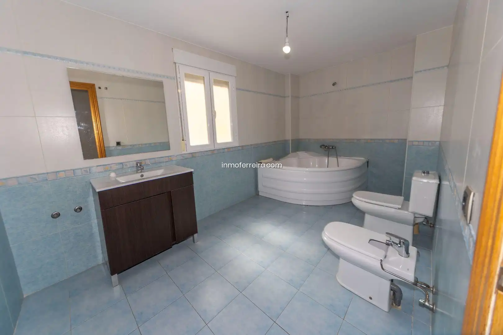 Bathroom of Houses for sale in Darro  with Storage room