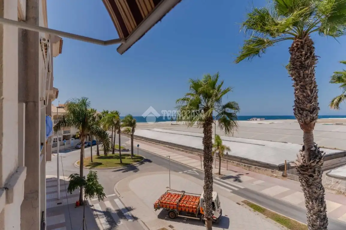 Vista exterior de Piso en venta en La Zubia con Terraza