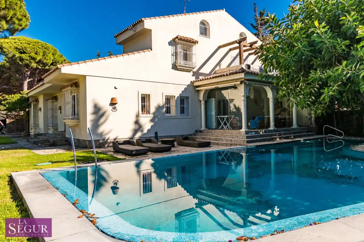 Villa mit Pool zum Verkauf in Barbate ciudad