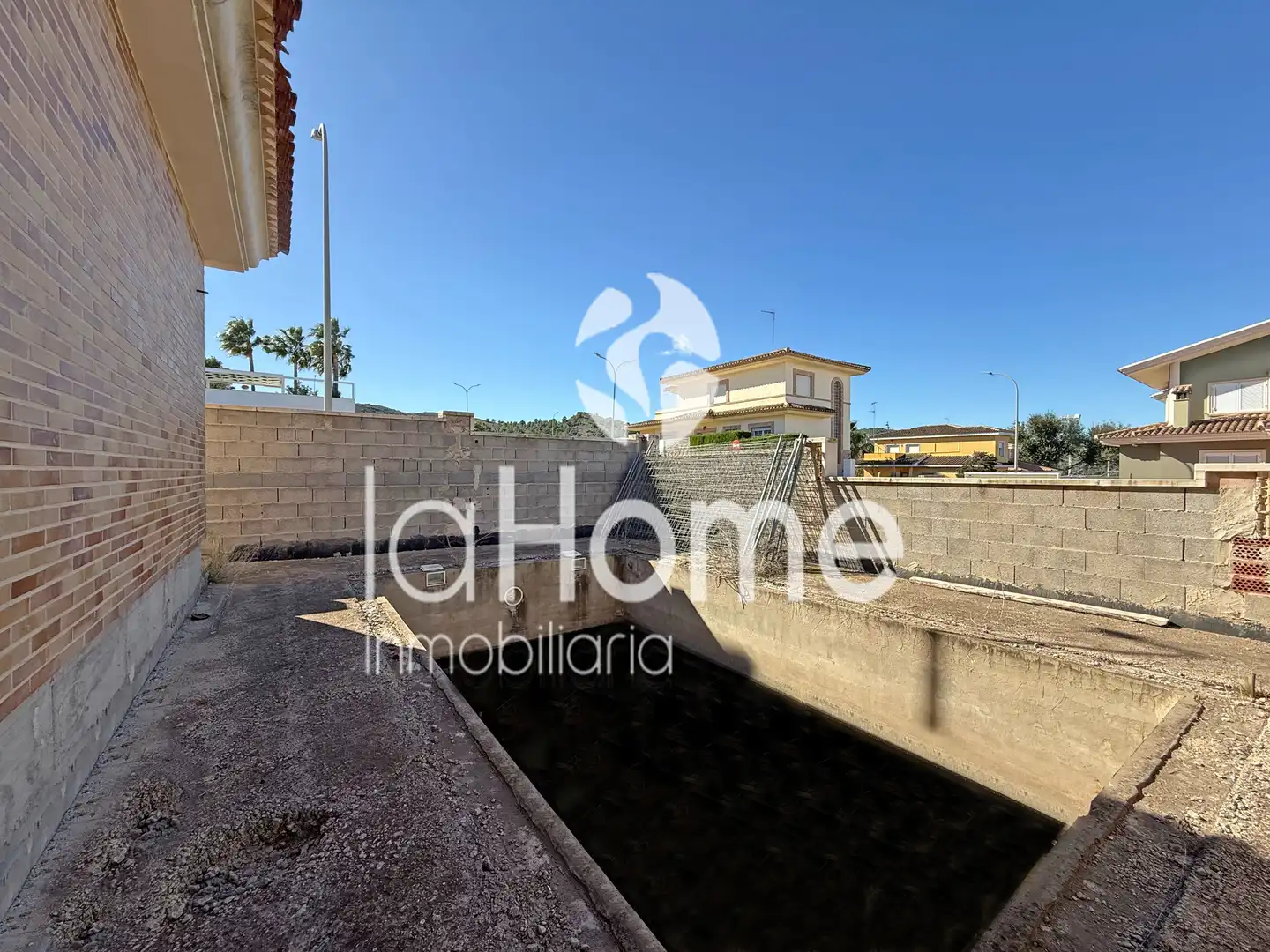 Vista exterior de Casa o xalet en venda en Riba-roja de Túria amb Terrassa, Piscina i Balcó