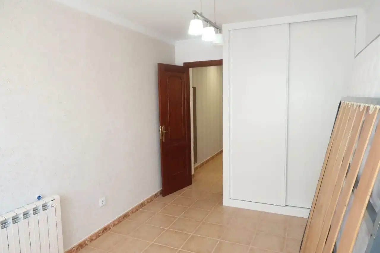 Schlafzimmer von Wohnung zur Miete in A Coruña Capital  mit Heizung und Möbliert