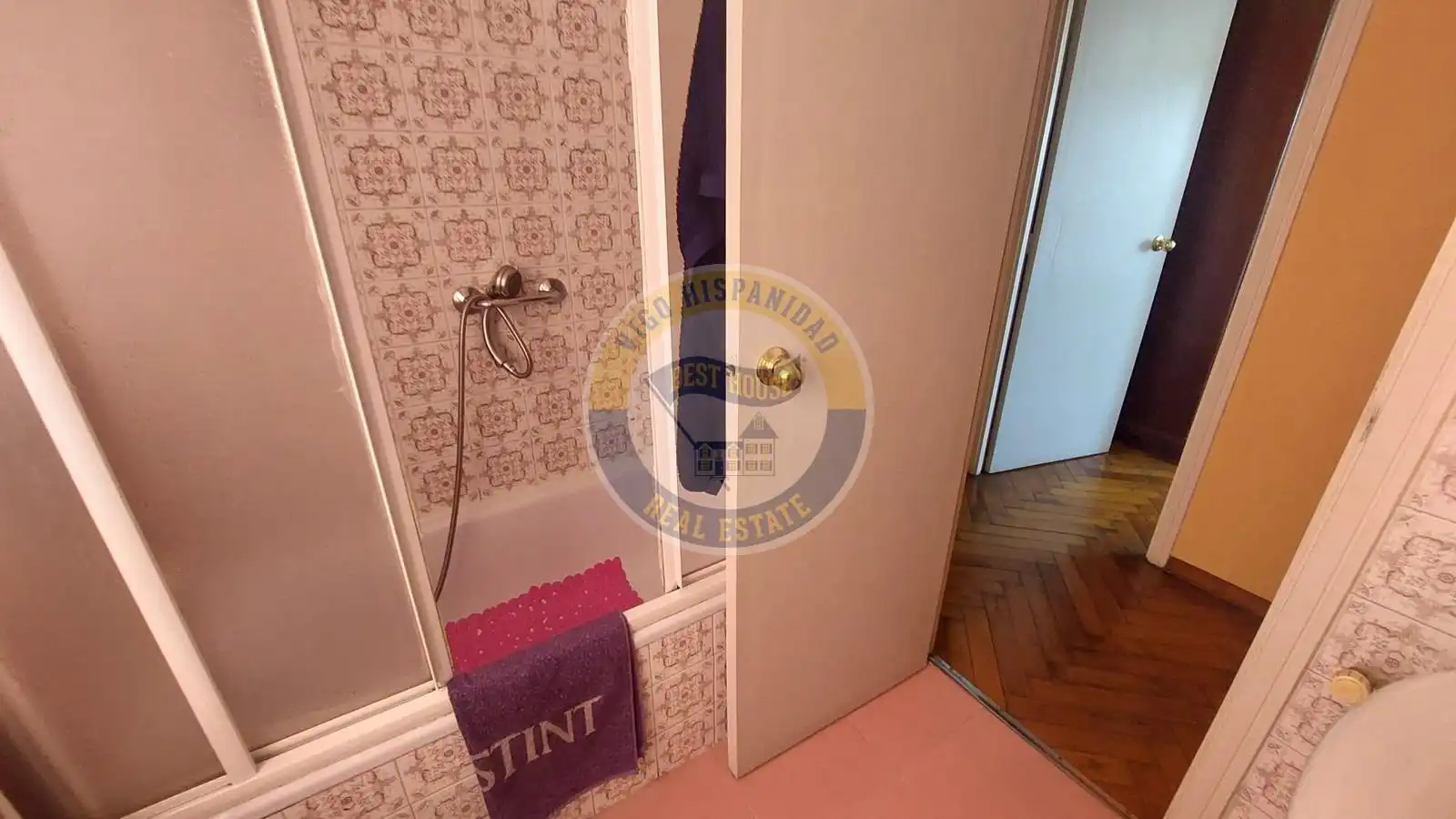 Bathroom of Flat for sale in Vigo 