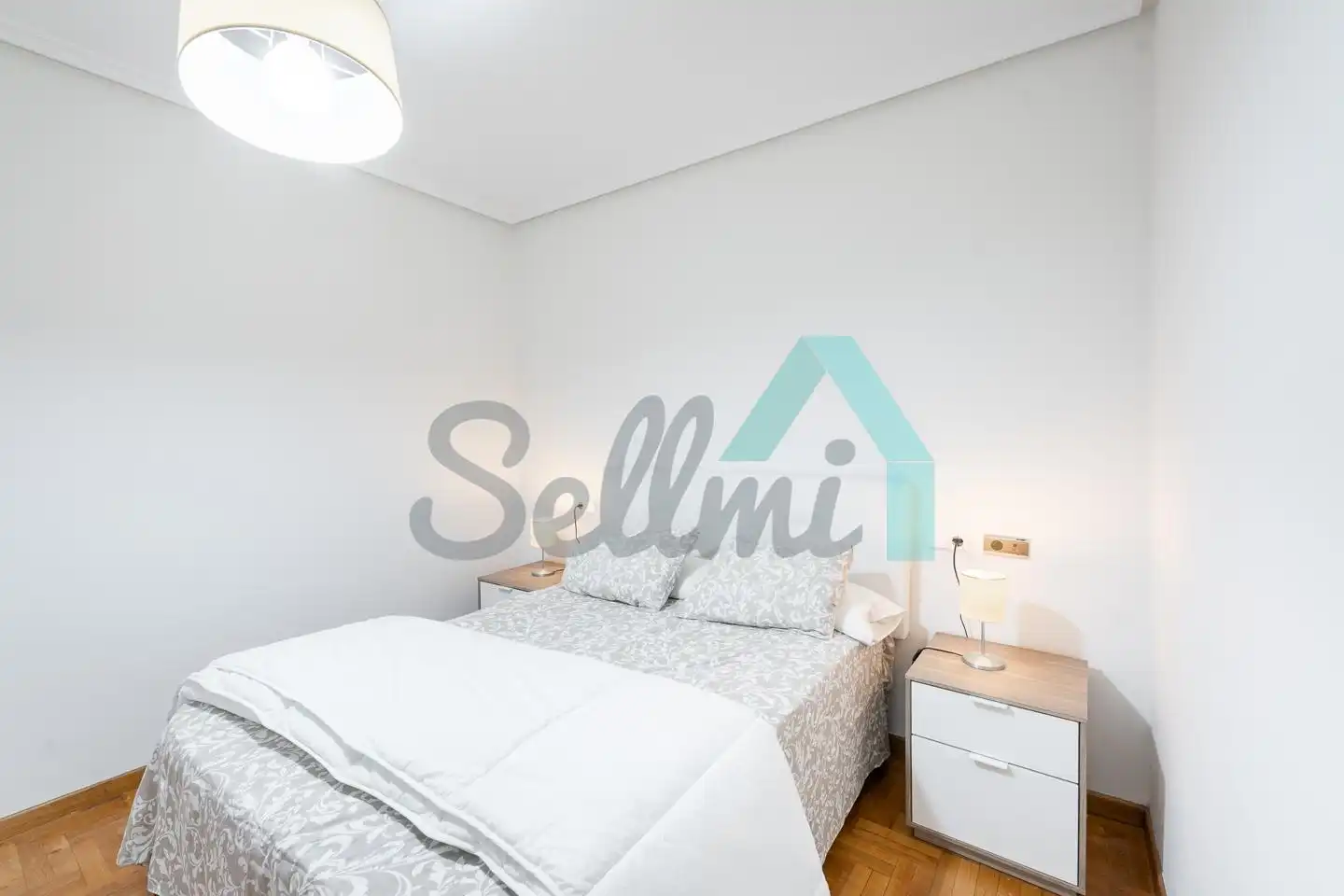 Bedroom of Flat for rent in Gijón   with Heating, Parquet flooring and Furnished