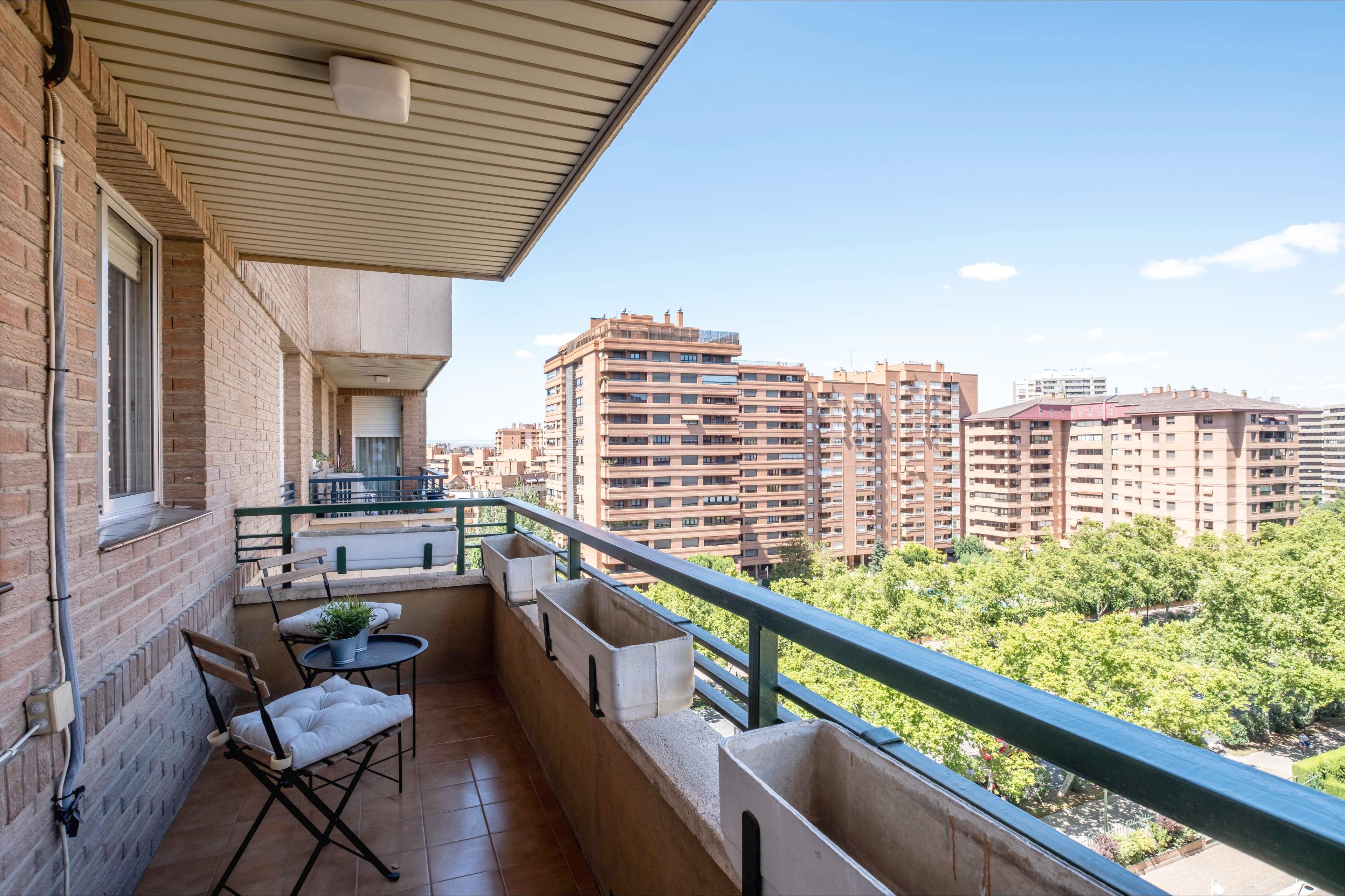 Terrassa de Pis en venda en  Zaragoza Capital amb Aire condicionat, Calefacció i Jardí privat