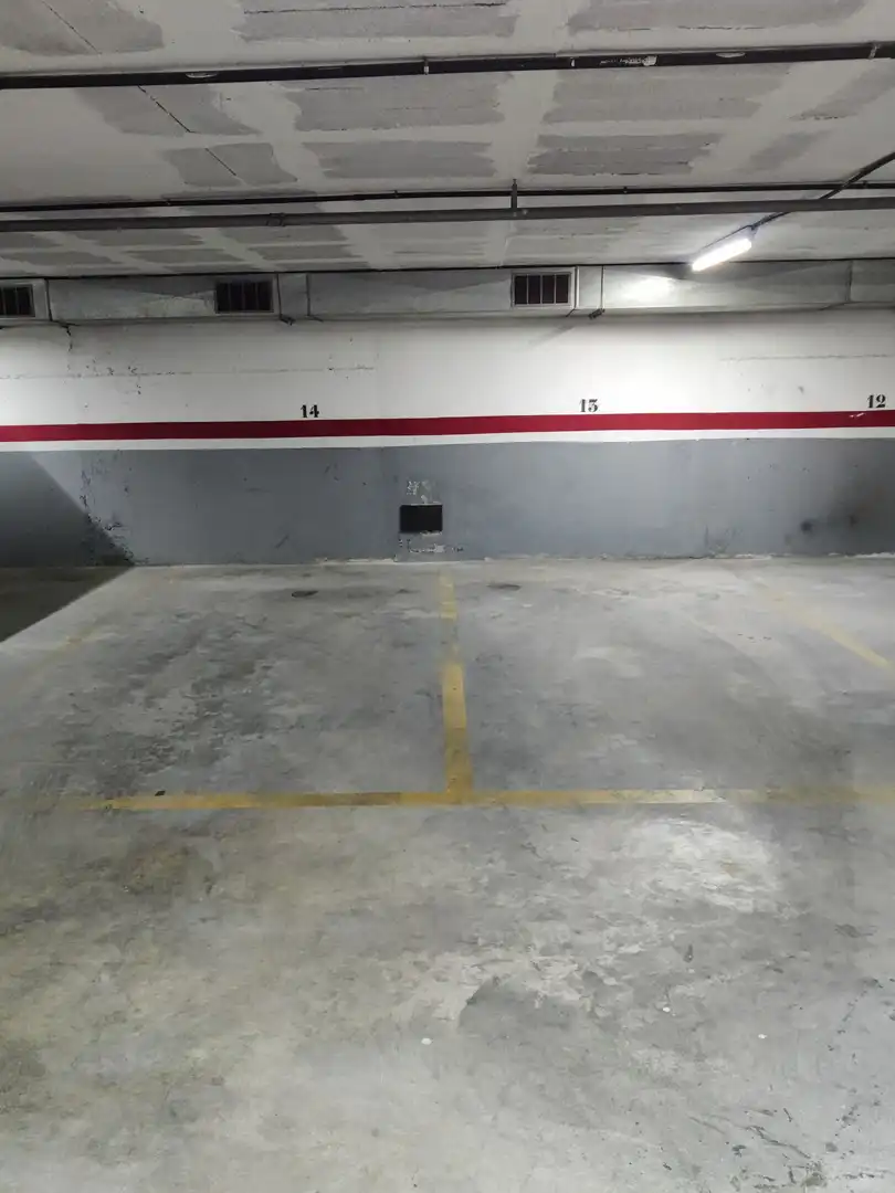 Einzelparkplatz zum Verkauf in Nucli Urbà