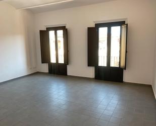 Flat to rent in Olot  with Air Conditioner and Balcony