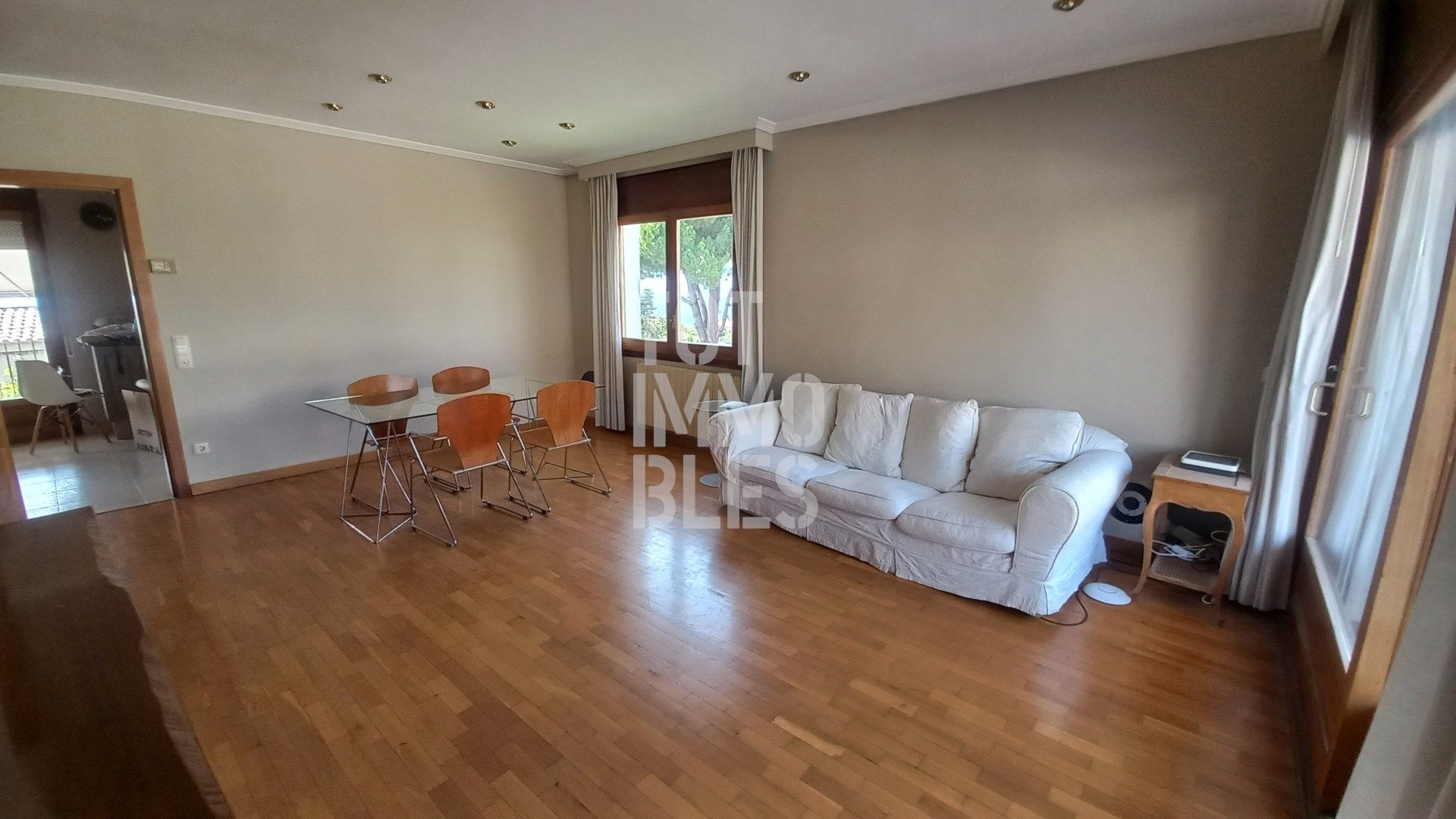Wohnzimmer von Einfamilien-Reihenhaus miete in Girona Capital mit Klimaanlage, Heizung und Terrasse