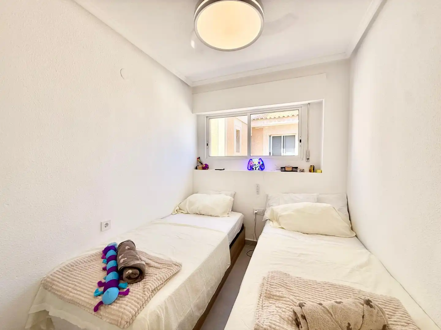 Schlafzimmer von Wohnungen zur Miete in Torrevieja mit Klimaanlage, Heizung und Terrasse