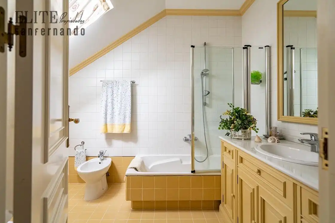 Baño de Casa o chalet en venta en Piélagos con Calefacción, Jardín privado y Trastero